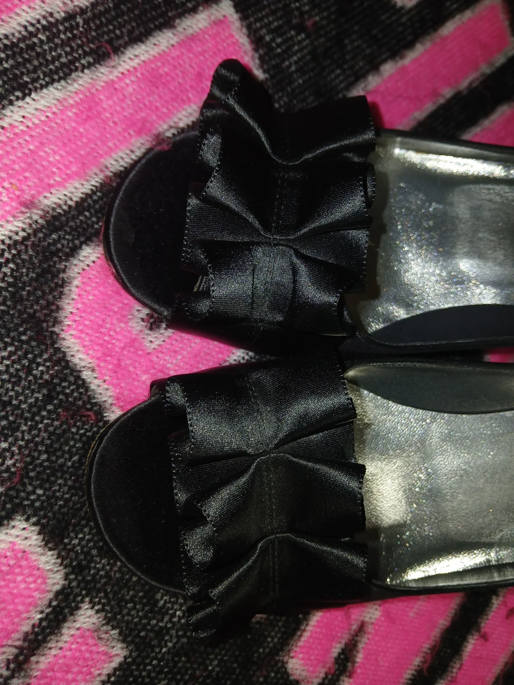 Stuart Weitzman Gigiritz Black Satin Peep-Toe Pumps Ruffle Detail 7.5 EUC! - Picture 4 of 11